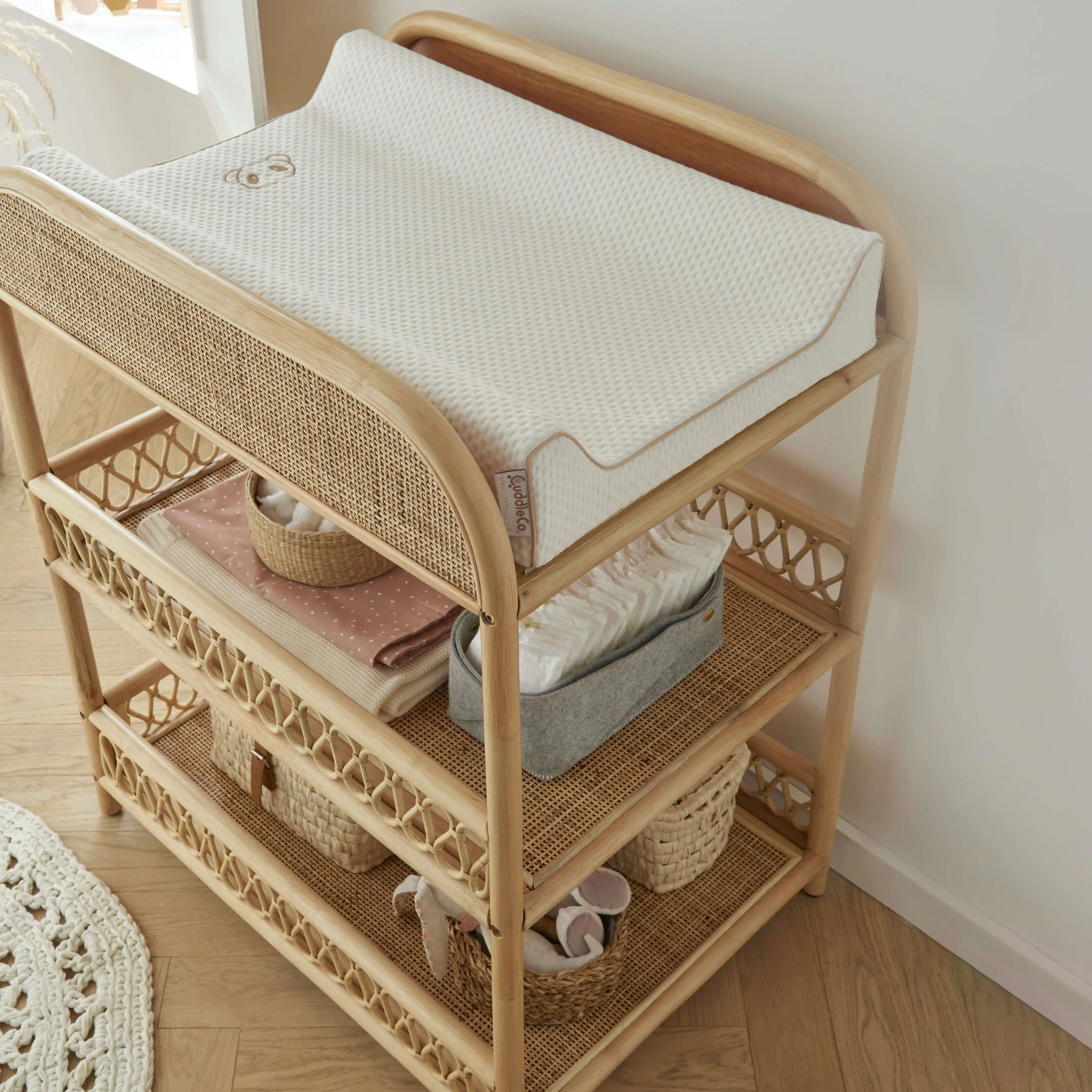 Cuddle Co Aria Changer - Rattan