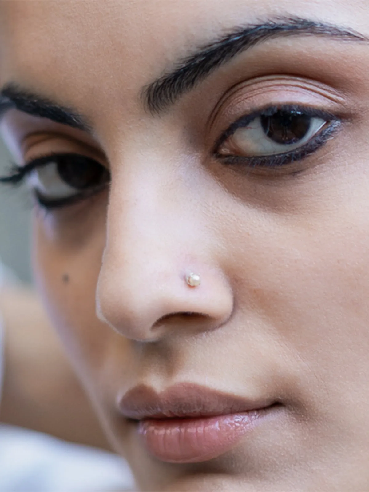 PICHWAI Seed Pearl Nose Pin