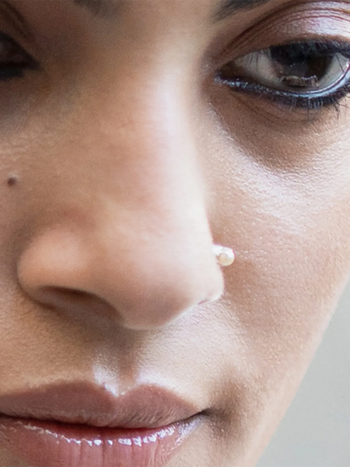 PICHWAI Seed Pearl Nose Pin
