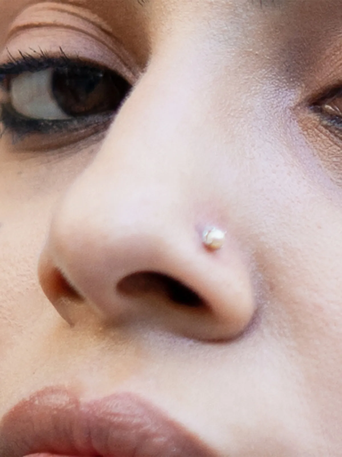 PICHWAI Seed Pearl Nose Pin