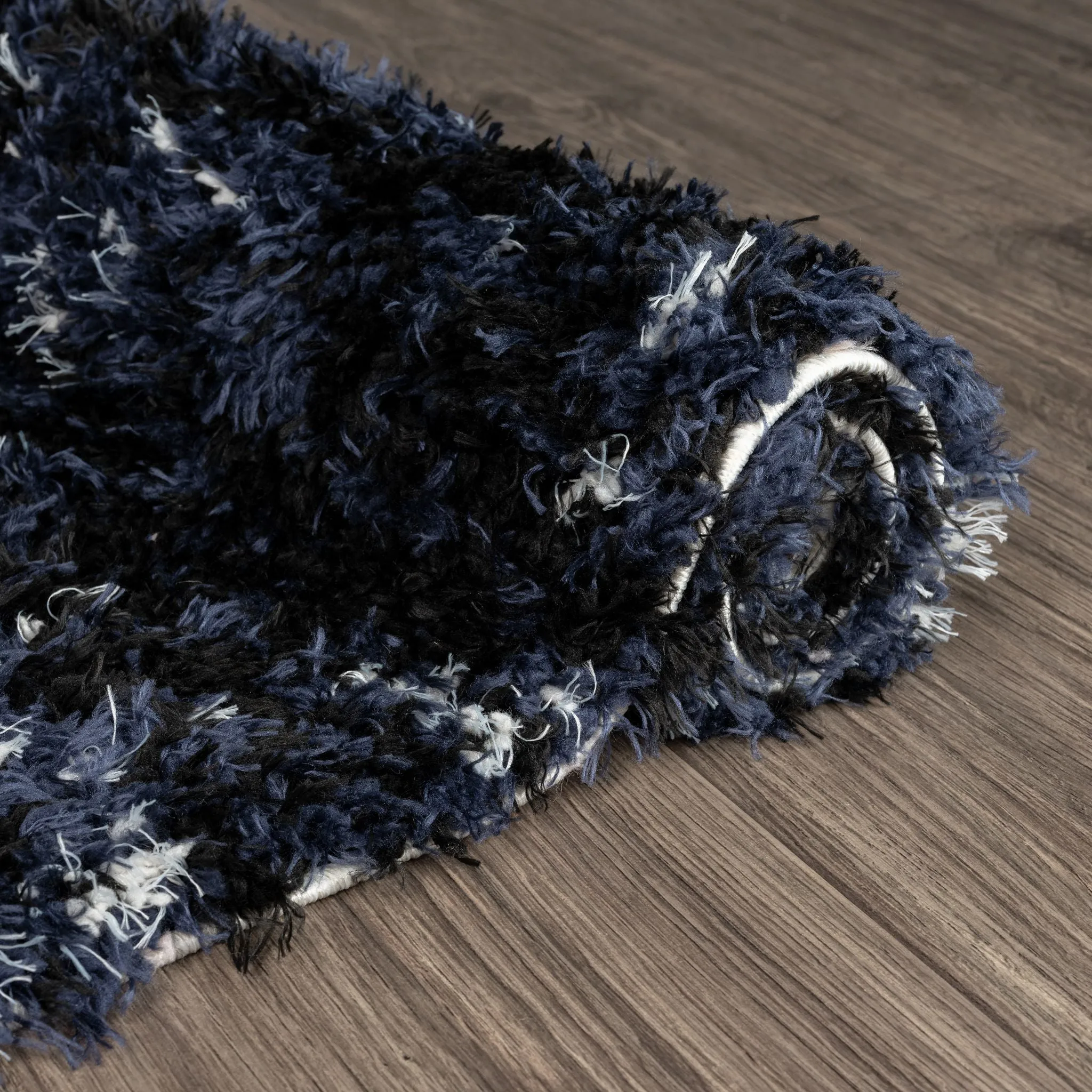 Plushy 386 Lava Navy Rug - Bold Colour & Comfort