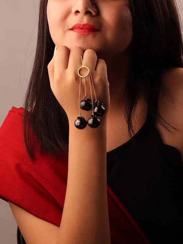 Sikahar Earrings Black